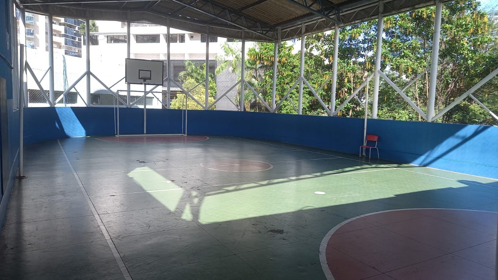 Quadra poliesportiva.